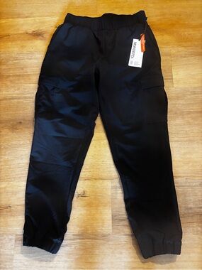 Mondetta women’s Black Cargo Hiking Joggers. NWT